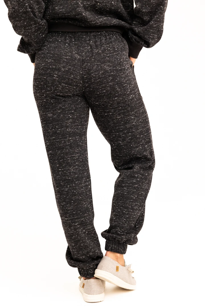 Realtree Women's Applejack Black Speckled Fleece Jogger 6 Realtree Women's Applejack Black Speckled Fleece Jogger - Image 4