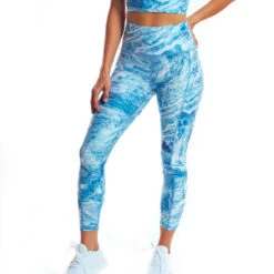 Realtree Women's 7/8 Leggings With Cell Pockets | Aspect -Hunting camouflage Leggings front BL 44534.1688074152