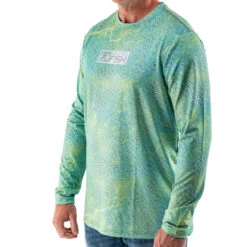 Realtree Men's RTF Mako Green Long Sleeve Performance Shirt 7 Realtree Men's RTF Mako Green Long Sleeve Performance Shirt -Hunting camouflage Mako Green Shirt model side 99907.1656344867