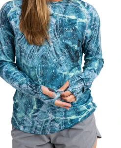 Realtree Fishing Long Sleeve Performance Women's Green Raglan Shirt | COV3 -Hunting camouflage W106 CG THUMBHOLES.JPG 42066.1692709791