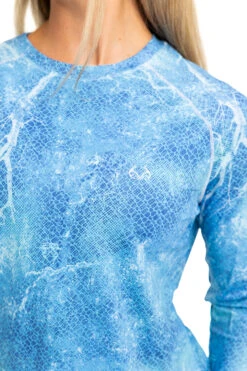 Realtree Fishing Long Sleeve Performance Women's Blue Raglan Shirt | Mako -Hunting camouflage W106 MB LOGO 71085.1692990423
